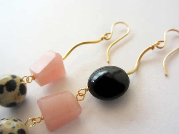 {14Kgf} -mix stone ロングピアス- Black & Shell Pink**天然石 4枚目の画像