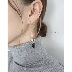 {14Kgf} -mix stone ロングピアス- Black & Shell Pink**天然石 3枚目の画像