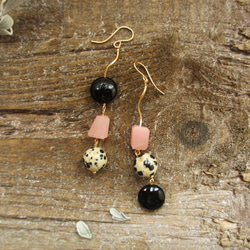 {14Kgf} -mix stone ロングピアス- Black & Shell Pink**天然石 5枚目の画像