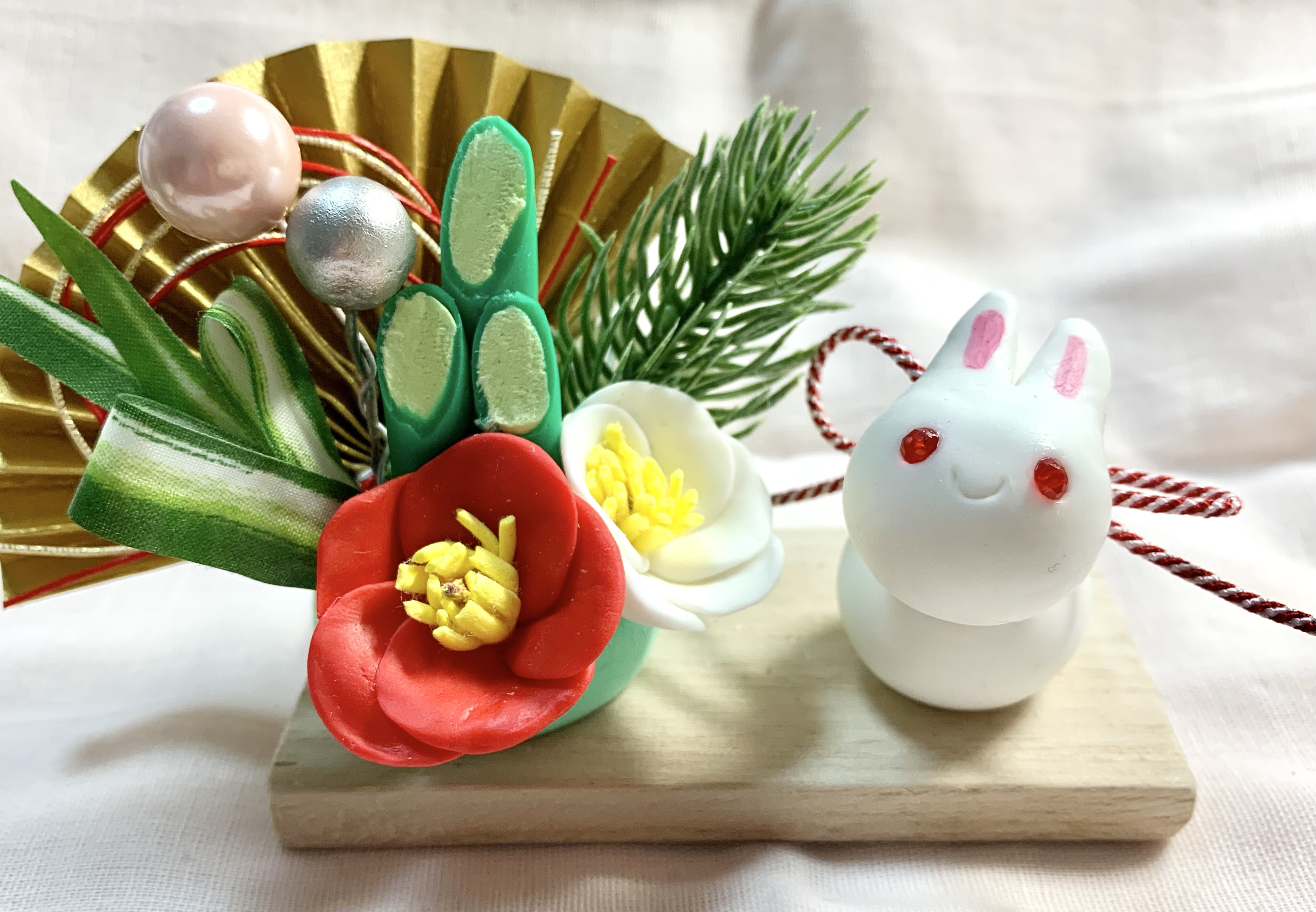 ハンドメイド❣️お正月豪華アレンジ❣️希少お目ぱっちりうさぎちゃん❣️扇、門松❁⃘*.゜