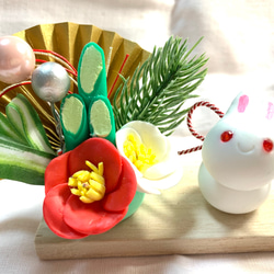 ☆椿と門松とうさぎちゃんのお正月飾り(受注生産)　樹脂粘土　置物　 5枚目の画像
