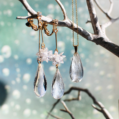 コフレ】ライトブルーデルフィニウムの花びらの雫✴︎ピアス 