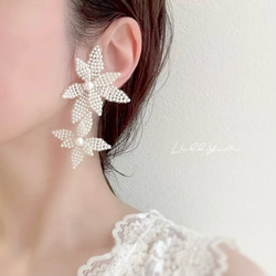 29〉パールフラワーイヤリング （ゴールド シルバー ピアス ブライダル