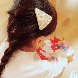 【送料無料】インド刺繍リボン パッチンピン ヘアピン 三角 ホワイト 白 子ども おそろい 親子 花柄　春 3枚目の画像