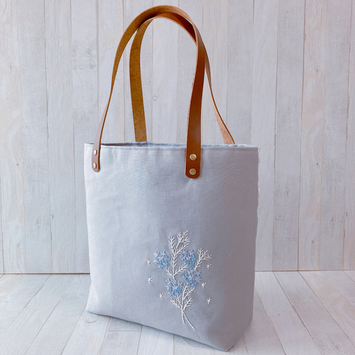 【ハンナ】ハンドメイド 手刺繍 トートバッグ　２点 ハンナ様専用】ハンドメイド 手刺繍 トートバッグ 2点 - メルカリ