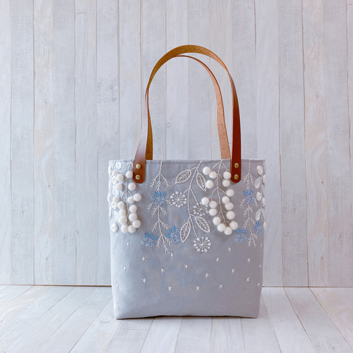 【ハンナ】ハンドメイド 手刺繍 トートバッグ　２点 ハンナ様専用】ハンドメイド 手刺繍 トートバッグ 2点 - メルカリ