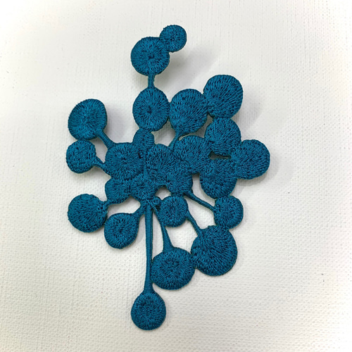 刺繍ブローチ 048 ブローチ ga.la 通販 14985046｜Creema(クリーマ)