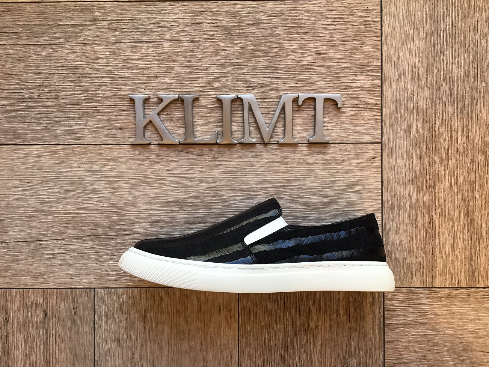 ヤギ革　スリッポンスニーカー　ゼブラ柄