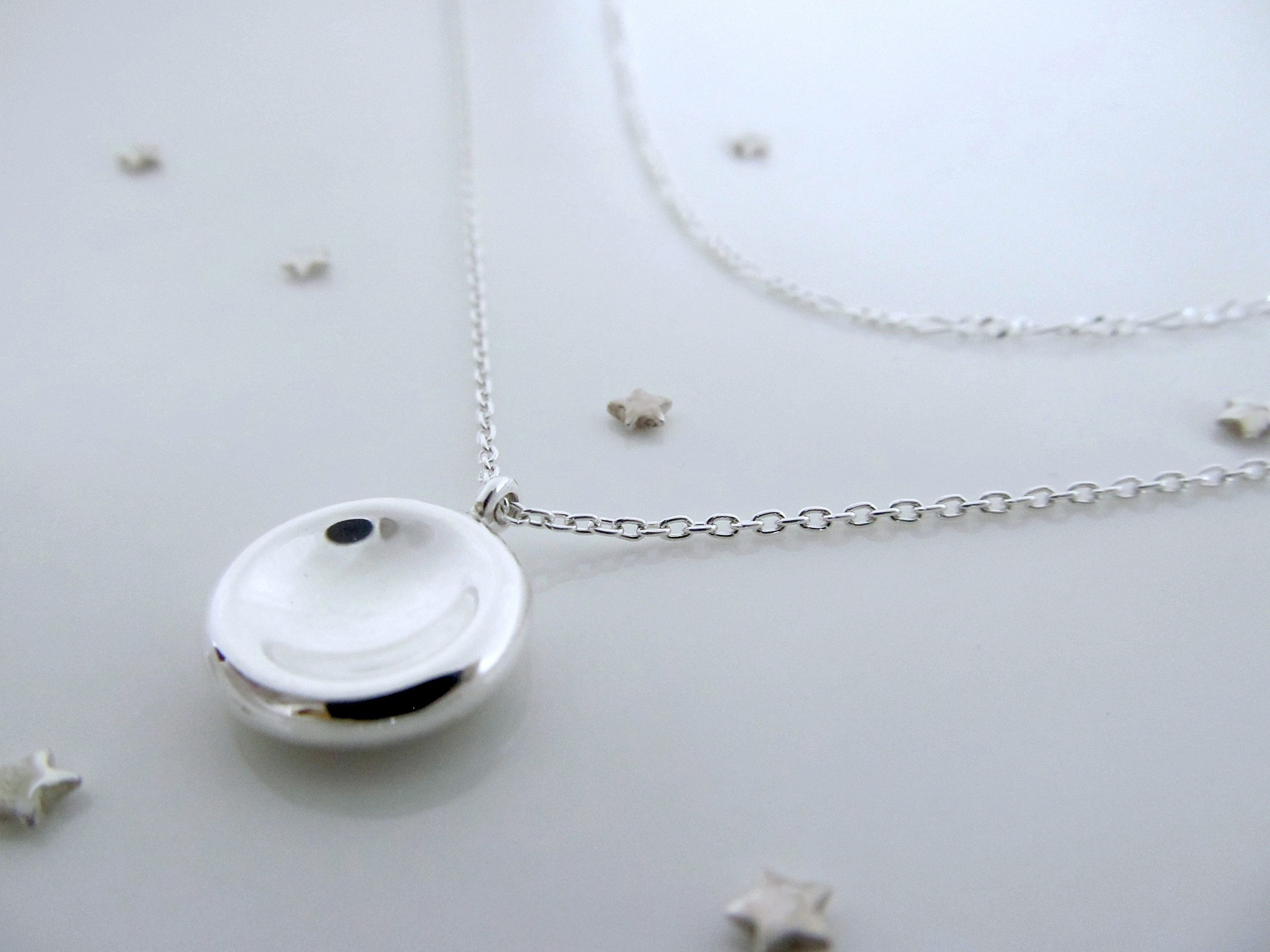 まあるい月のペンダント