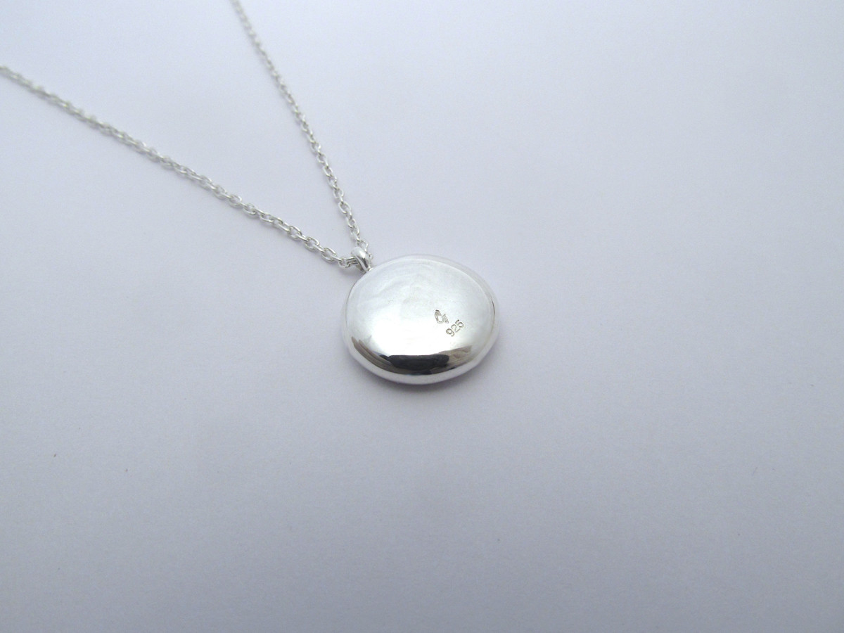 まあるい月のペンダント