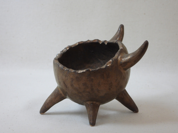 金彩鬼ツノ陶製植木鉢(s1) 3枚目の画像