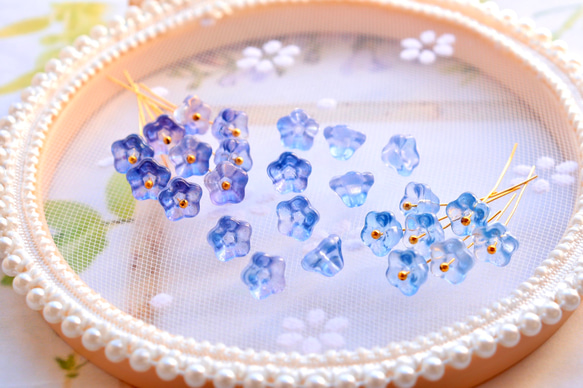 変色素材★すずらん　ペチュニア　ミニお花のガラスビーズ　ブルー→バイオレット 12枚目の画像
