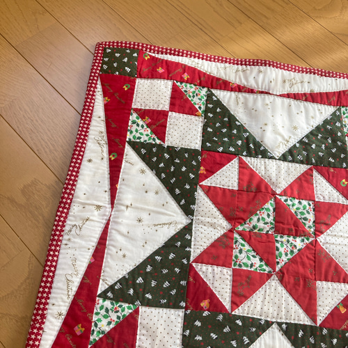 クリスマス・スターのタペストリー パッチワークキルトタペストリー