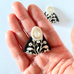 印度刺繡絲帶黑白磨砂水晶珍珠手術不鏽鋼耳環/耳環 第7張的照片