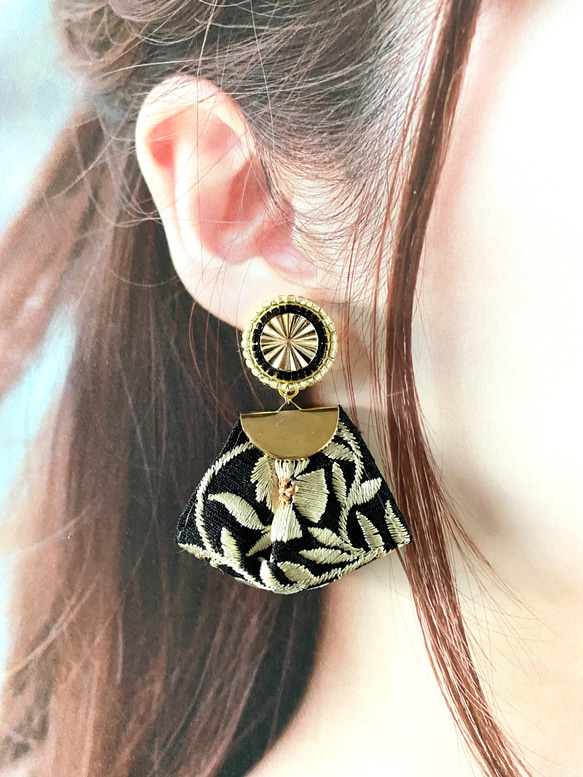 印度刺繡絲帶黑金米色設置手術不銹鋼耳環/耳環 第8張的照片
