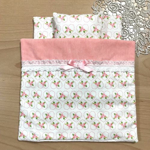 布団(バラの花をモチーフにしたパッチワークの布団)