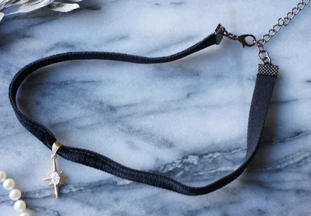 ブラック ストレッチ ベルベット ネックレスとノーザン ムーンストーン