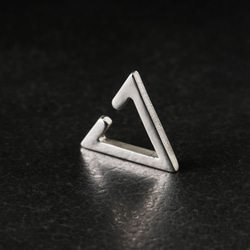 Constructivism 結構主義 三角耳扣 Triangle EarCuff 第3張的照片