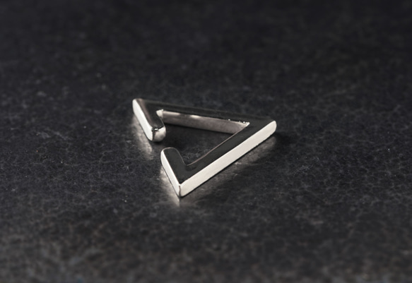 Constructivism 結構主義 三角耳扣 Triangle EarCuff 第7張的照片