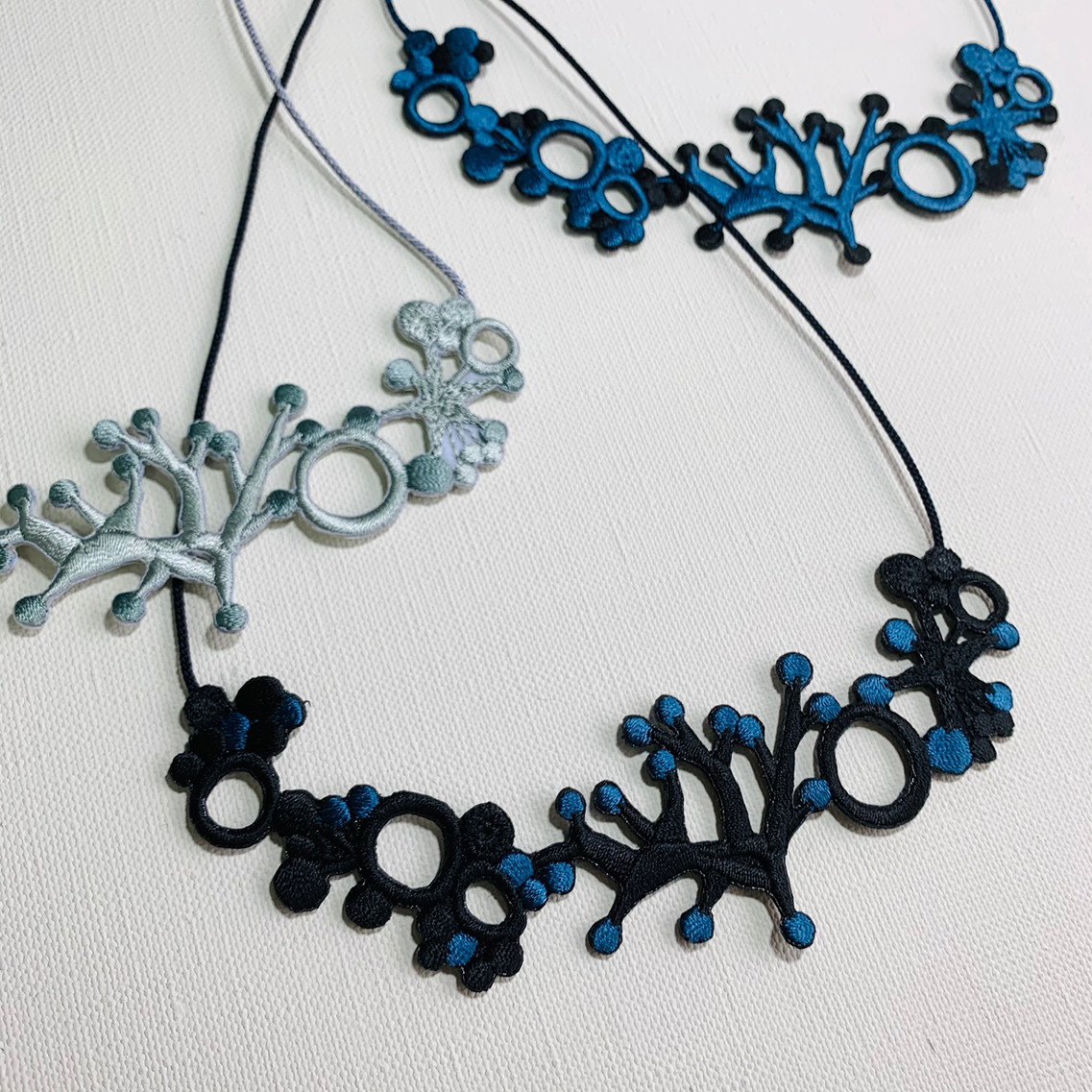 海の泡　刺繍ネックレス　063