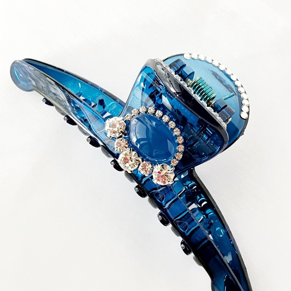 ブルーアゲート＋クリスタルビジュー　バンスクリップ  ヘアクリップ　癒しブルー　上品　フェミニン　天然石 6枚目の画像