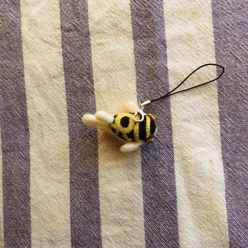 ハチノジフグ 羊毛フェルト ストラップ 羊毛フェルト 黄色い魚 通販