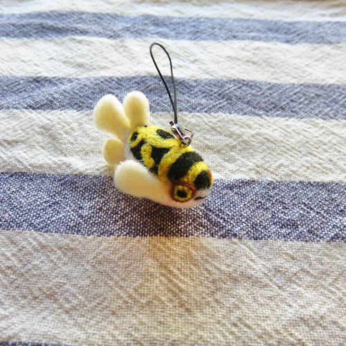 ハチノジフグ 羊毛フェルト ストラップ 羊毛フェルト 黄色い魚 通販