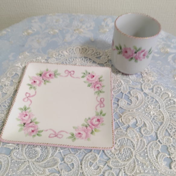♡四角皿➕湯呑み茶碗(薔薇/ピンク色リボン)13.5cmX13.5cm 2枚目の画像