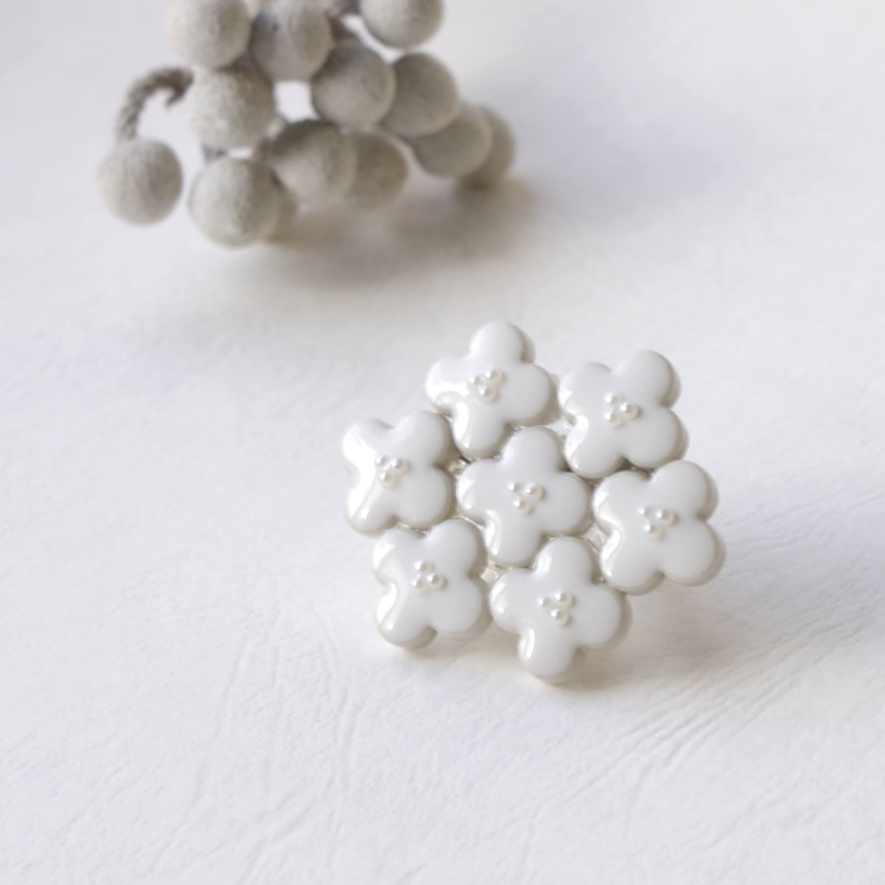 美濃焼とパールの紫陽花ブローチセット ピアスorイヤリング ホワイト　フォーマル　帯留め　白