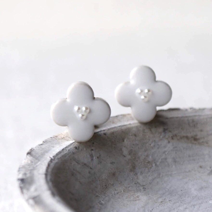 美濃焼とパールの紫陽花ブローチセット ピアスorイヤリング ホワイト　フォーマル　帯留め　白