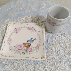 ♡四角皿➕湯呑み茶碗(小鳥と薔薇) 2枚目の画像