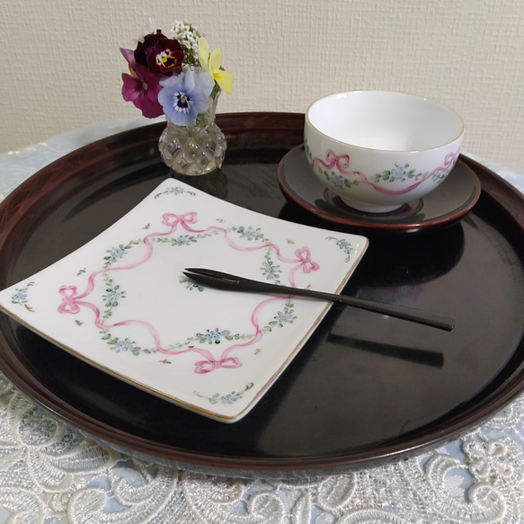 ♡角皿➕湯呑み茶碗(忘れな草/ ピンクリボン) 1枚目の画像