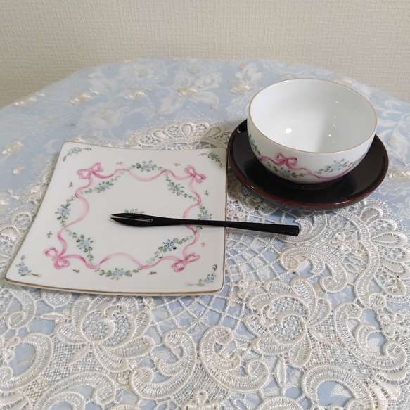 ♡角皿➕湯呑み茶碗(忘れな草/ ピンクリボン) 2枚目の画像