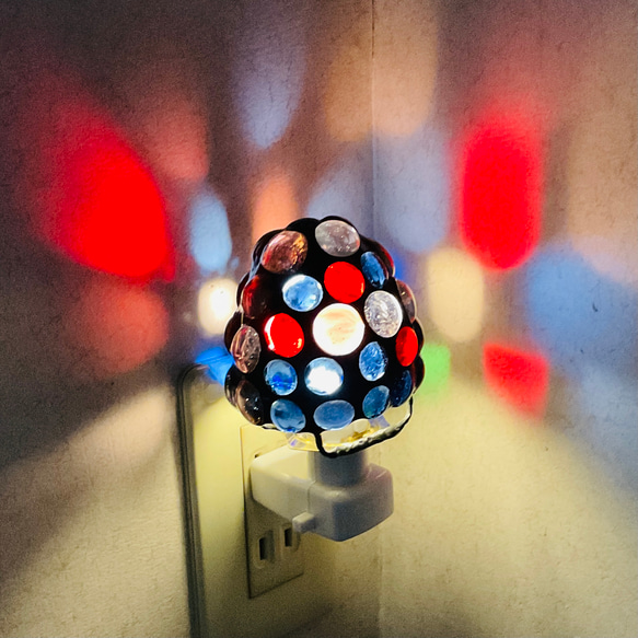 光るきのこのおやすみランプ008 コンセント式　LED ステンドグラス 3枚目の画像