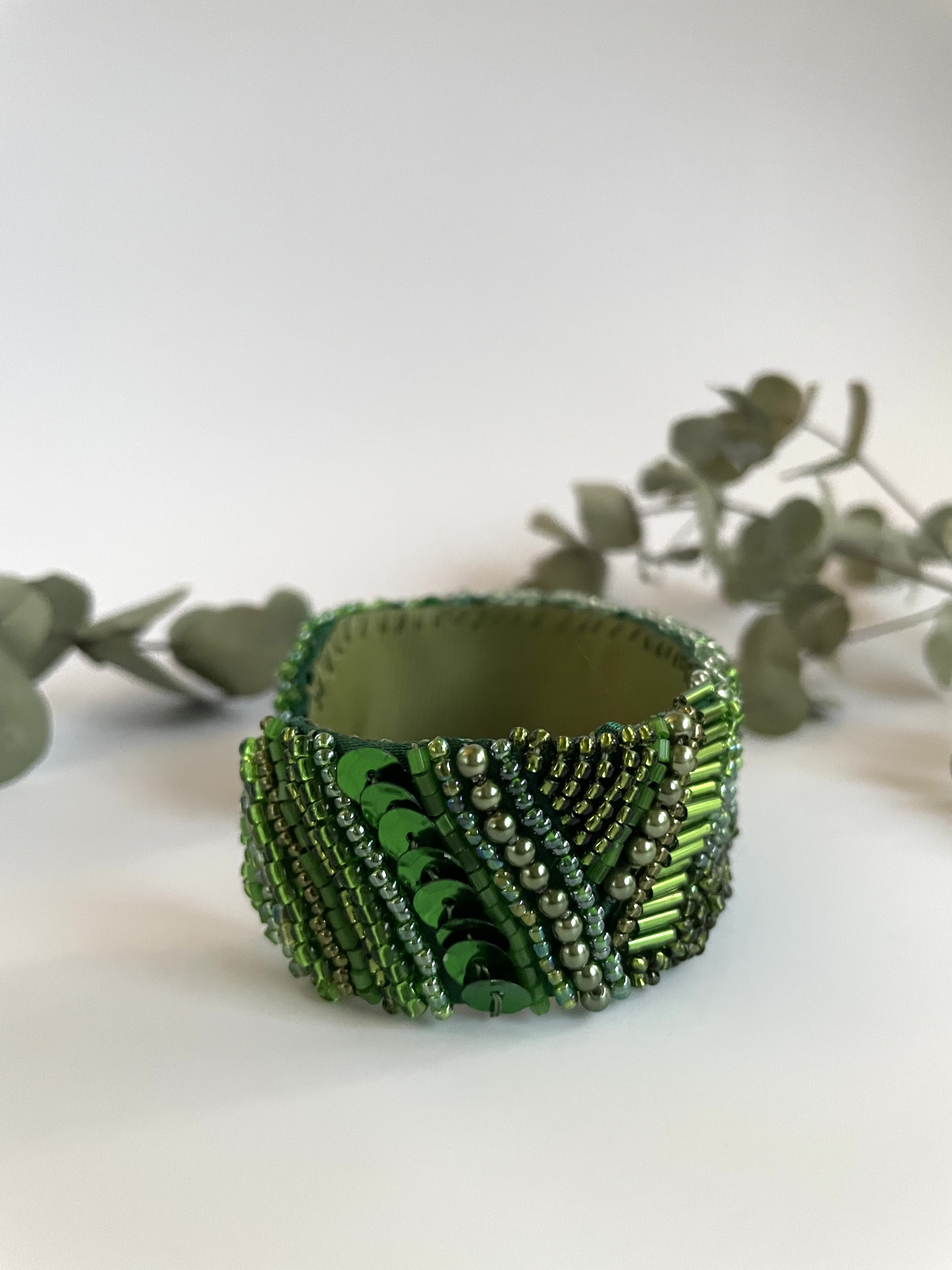 ご褒美アクセサリー⭐︎ビーズ刺繍バングル＊フォレストグリーン