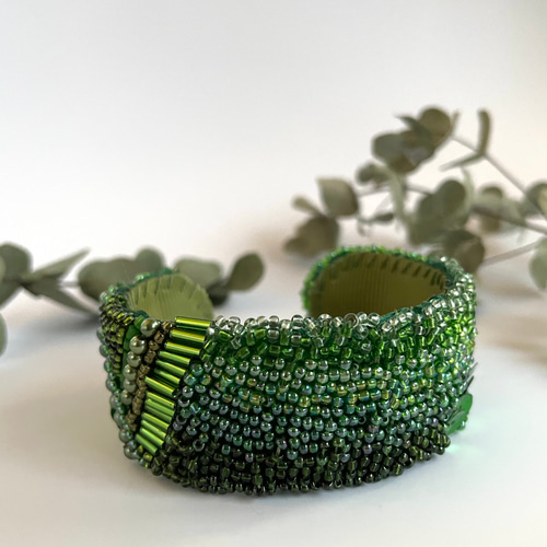 ご褒美アクセサリー⭐︎ビーズ刺繍バングル＊フォレストグリーン 