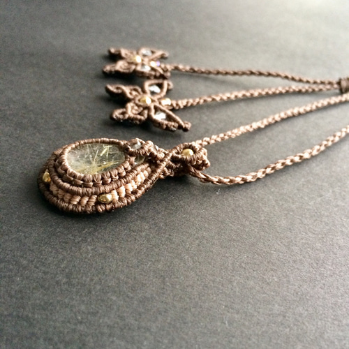 ルチルクォーツのペンダント ネックレス マクラメ編み ネックレス