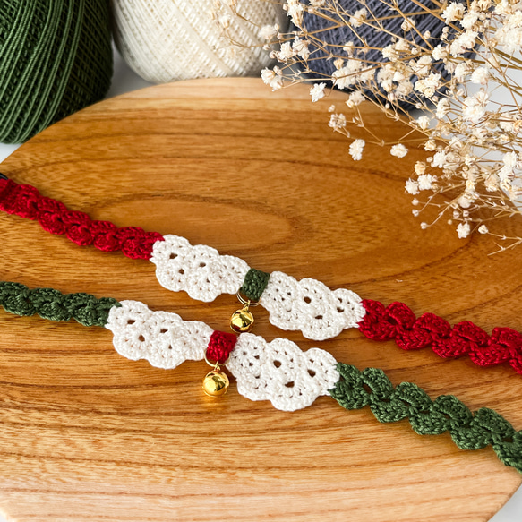 クリスマス＊リボン付きのレース編み猫首輪【サイズオーダータイプ】軽くてやわらかい猫の首輪　白×赤×緑 8枚目の画像