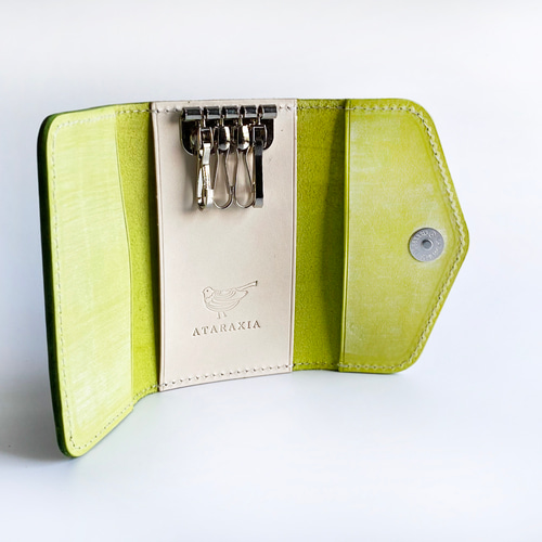 ライムグリーンのマグネット式キーケース（イタリアンレザー マイネ