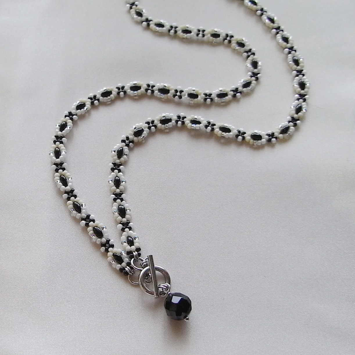 花結び*オニキス　天然石　ステンレス　オフルームビーズネックレス
