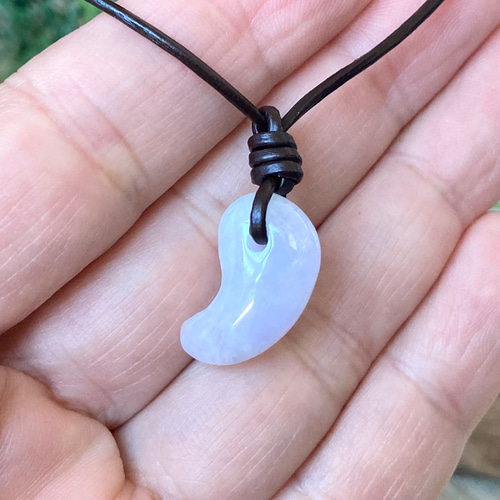 糸魚川翡翠ラベンダー勾玉上質 ジョイテック 翡翠 勾玉 ラベンダー