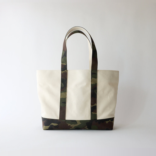 トートバッグ　コーデュラ ナイロンカモフラ　ハンドメイド　ショルダー紐込み 帆布とコーデュラナイロンのトートバッグ 生成（キナリ）／迷彩