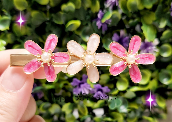 大人可愛い華やかflowerパールのヘアクリップ❤️✨️ピンク　送料無料　限定　花　プレゼント　ラッピング　大人女子 1枚目の画像