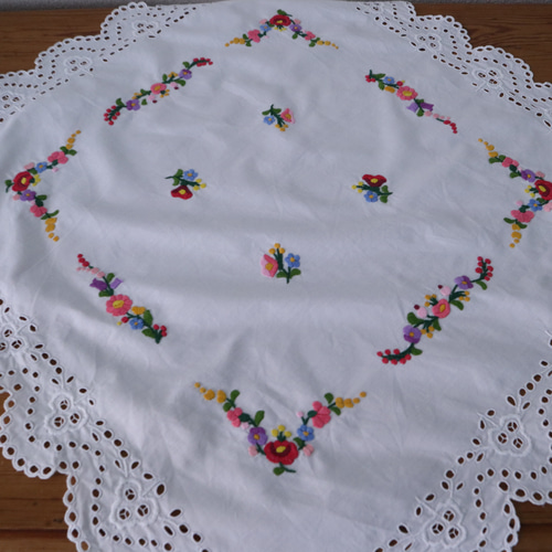 テーブルクロス　ヴィンテージ　ハンガリー製 テーブルクロスヴィンテージハンガリー製