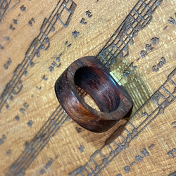 木製　花梨と真鍮の指輪　オリジナナル檜のケースプレゼント　文字入れ無料 3枚目の画像