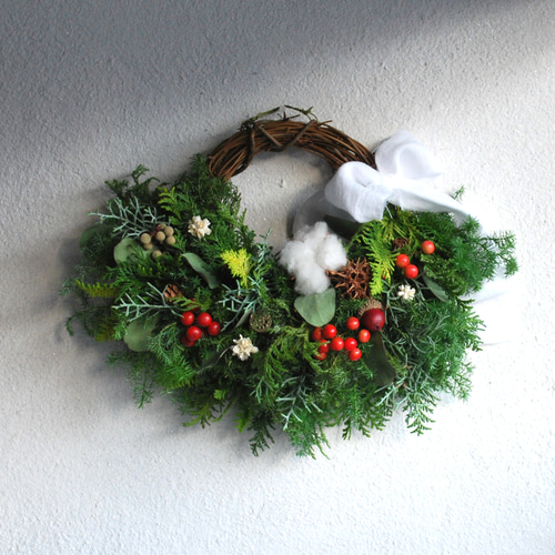 赤い実のクリスマスリース♡　お正月リース♡ 円＝縁が切れないおめでたい形。今年の「お正月飾り」はリースを