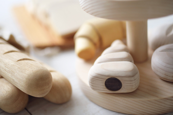 wooden bread set ふんわり優しい 木のおままごとパン 木製パンセット 6枚目の画像