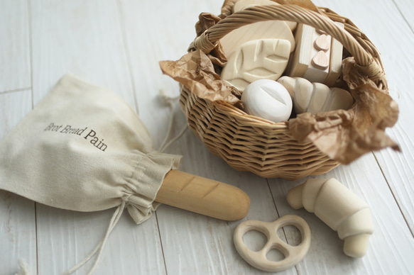 wooden bread set ふんわり優しい 木のおままごとパン 木製パンセット 1枚目の画像