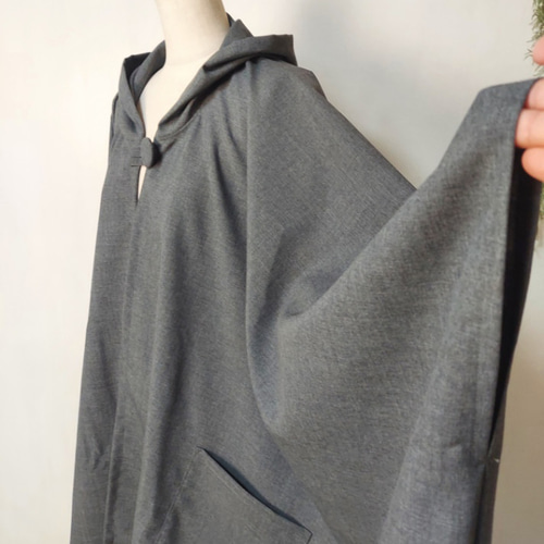 グレーのポンチョ ～ 良質生地 ケープ コート マント ジャケット
