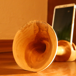 【1年の締めくくりに】山桜・20㎝　ノスタルジックな音響く職人手作り無垢材スマホスピーカー 3枚目の画像